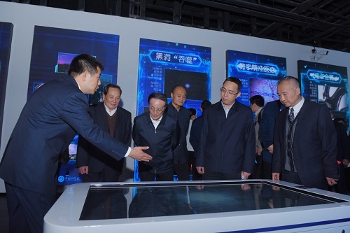 參觀展廳3.jpg 參觀展廳3.jpg